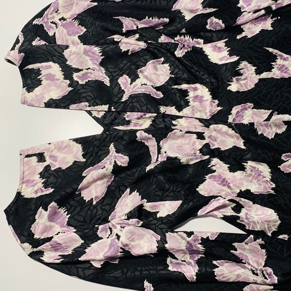 NEW/ REBECCA TAVLOR Slik V Neck Top💗 - Picture 4 of 6